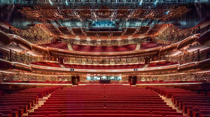 Poltrona Frau – Custom Interiors